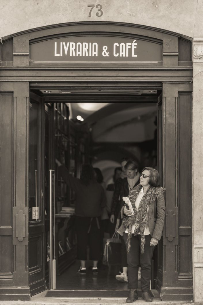Lisbon - The oldest bookshop