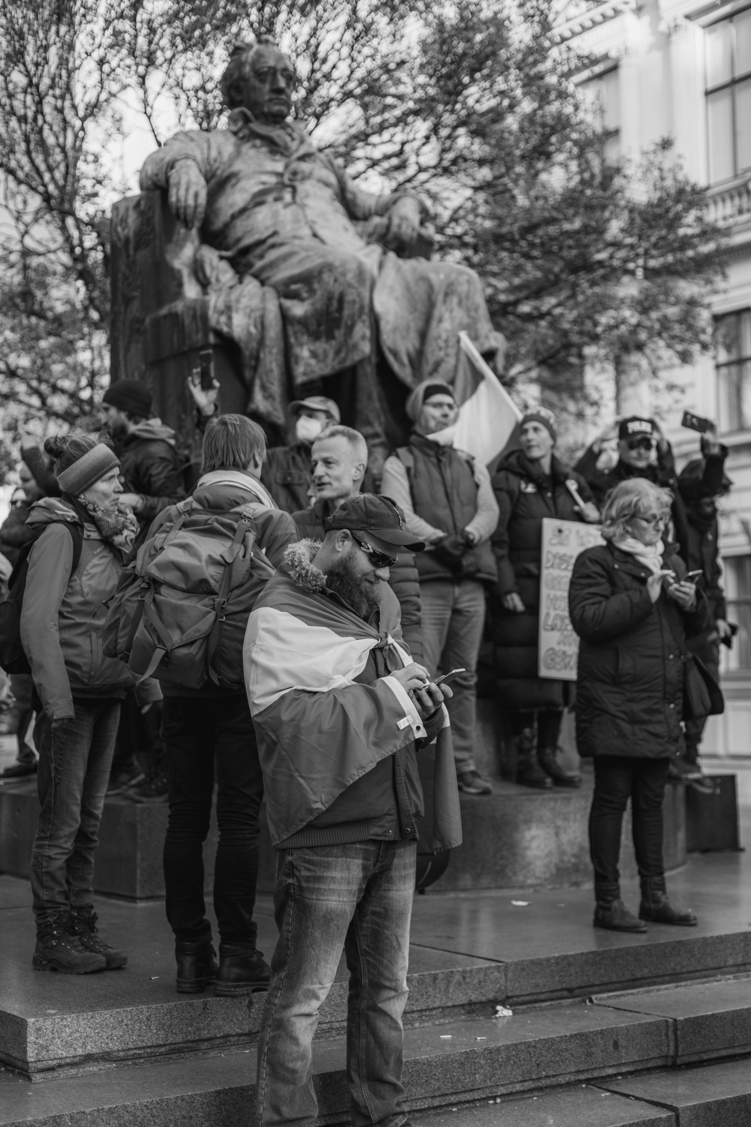 Vienna protestors at Goethe statue