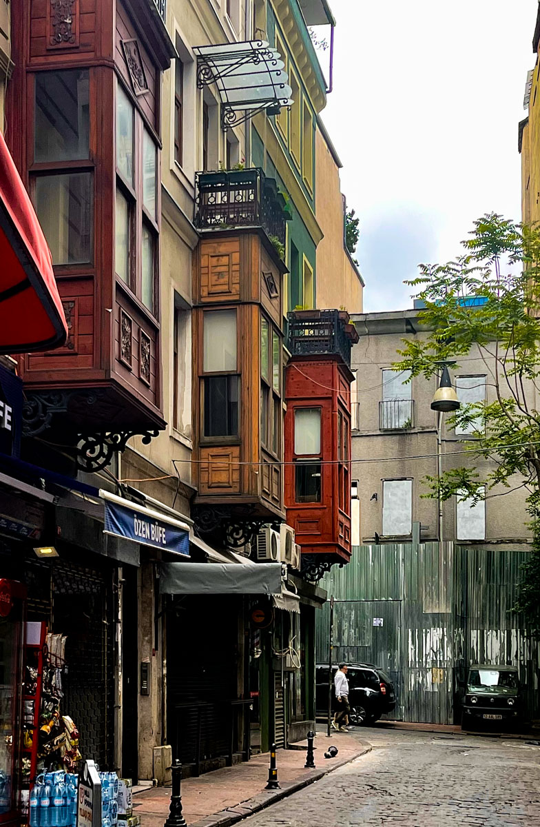 Vibrant Istanbul - colourful Buildings